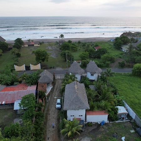 Nayal Lodge Hotel Poneloya Bagian luar foto